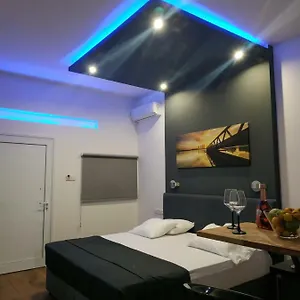 Takis Ajía Nápa